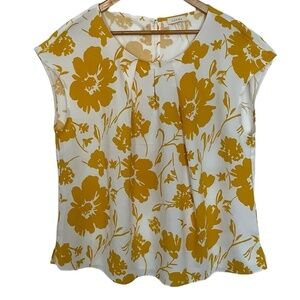 Laura Yellow large floral details Blouse. Keyhole back Cap sleeve feminine Large